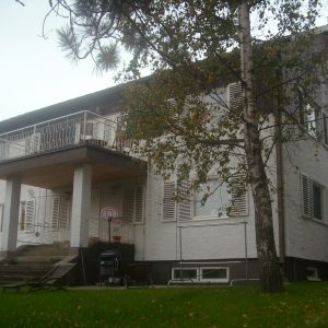 Valimontie sisäpihalta kuvattuna
